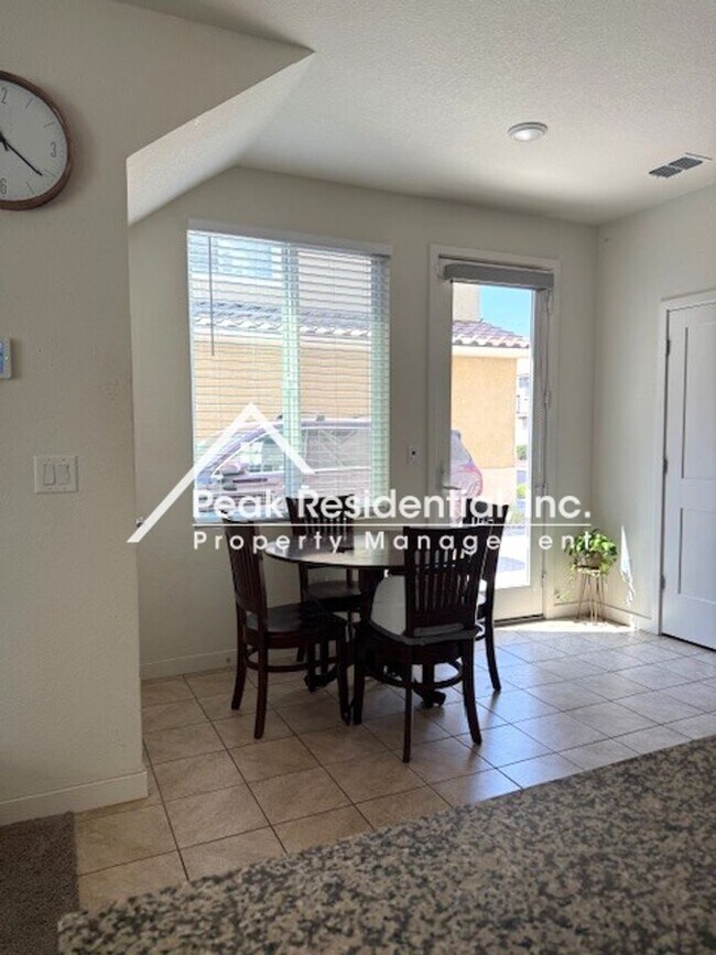 Building Photo - Beautiful Anatolia 4bd/2.5ba Home with 2 C...