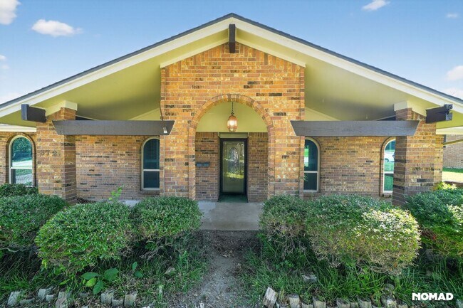 Building Photo - 3721 Lawndale Ave