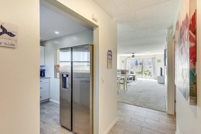 Pasillo - 1926 Ocean Shore Blvd