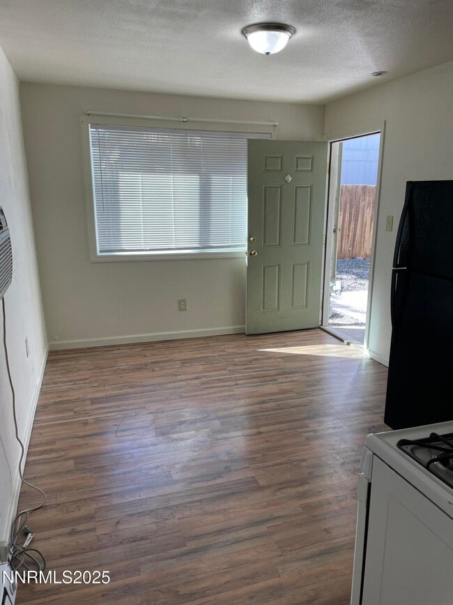 Foto del edificio - 180 Mortensen Ln