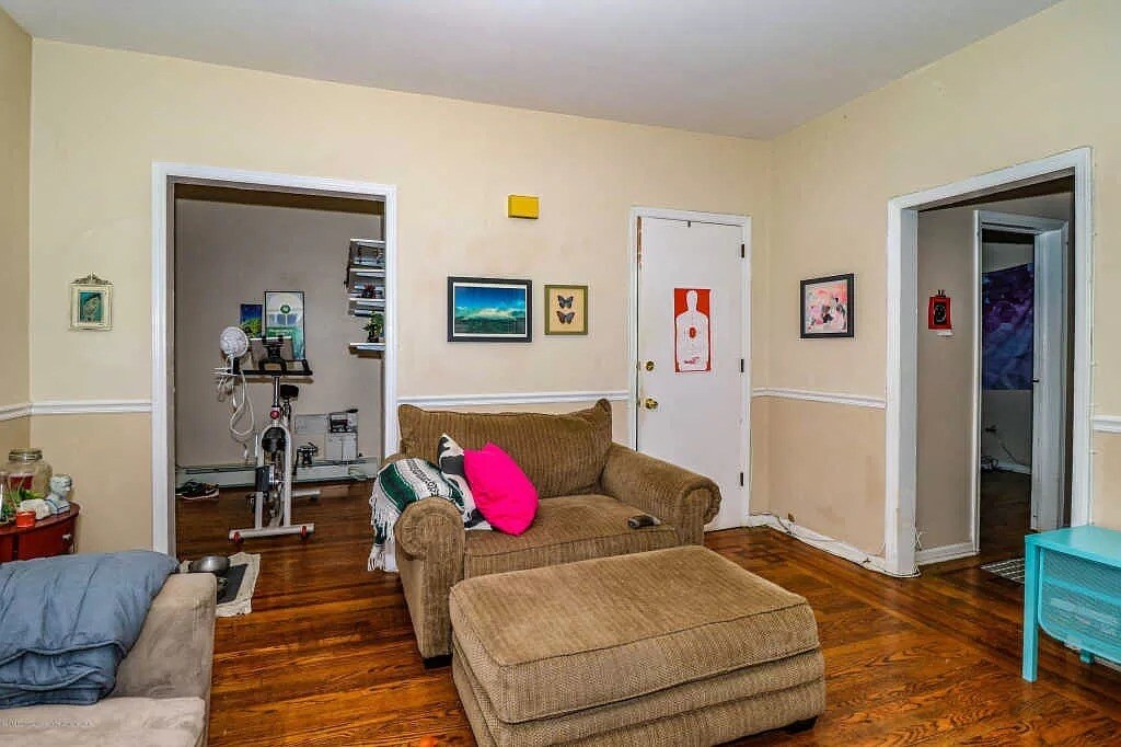 Living Room - 224 Montgomery St