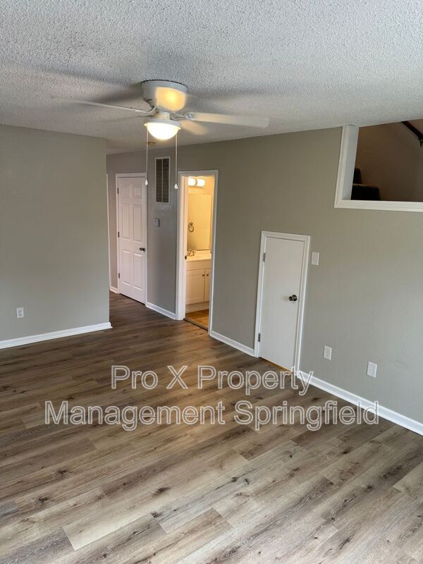 Foto principal - 214 W Madison St