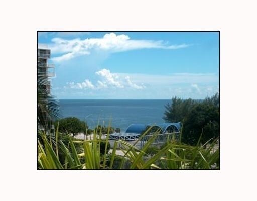 Vista desde el balcón - 2475 Brickell Ave