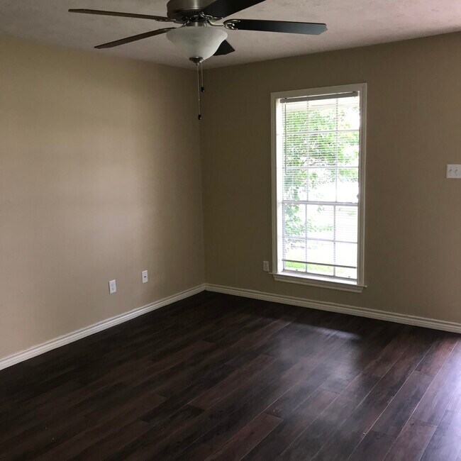 Building Photo - 2506 Pecan Ridge Dr