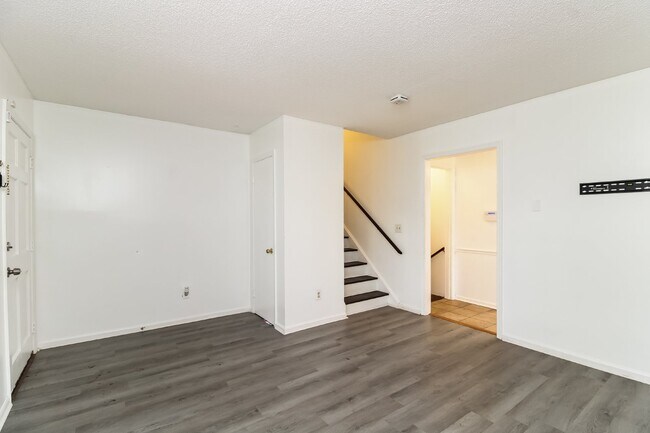 Building Photo - Charming 3 Bed, 2.5 Bath Rental in Greensb...