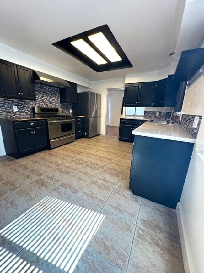 Foto del edificio - Beautiful 4 Bedroom 2 Bathroom Home with Solar!