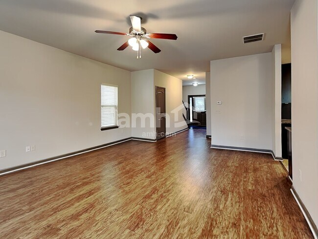 Foto del edificio - 658 Sweet Ashley Way