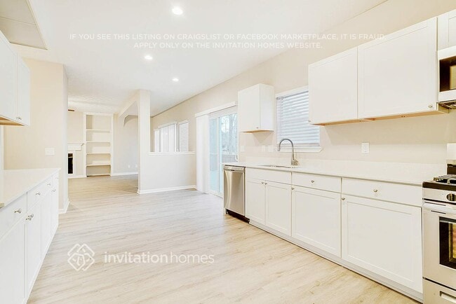 Foto del edificio - 482 Waterfront Dr