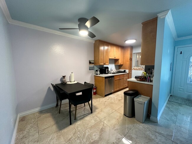 Building Photo - 1 Bedroom, 1 Bathroom Condo for Rent in Im...