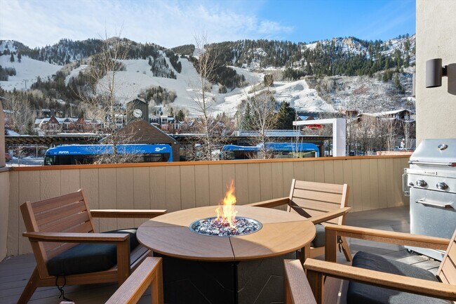 Foto del edificio - 447 E Cooper Ave