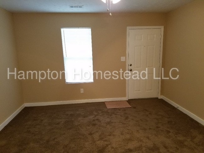 Building Photo - Clean Home Convenient to Interstate