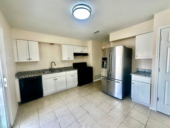 Foto del edificio - COMING SOON!