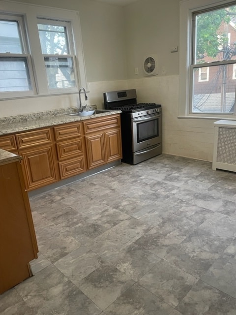 Kitchen - 42 Sunnyside Ter