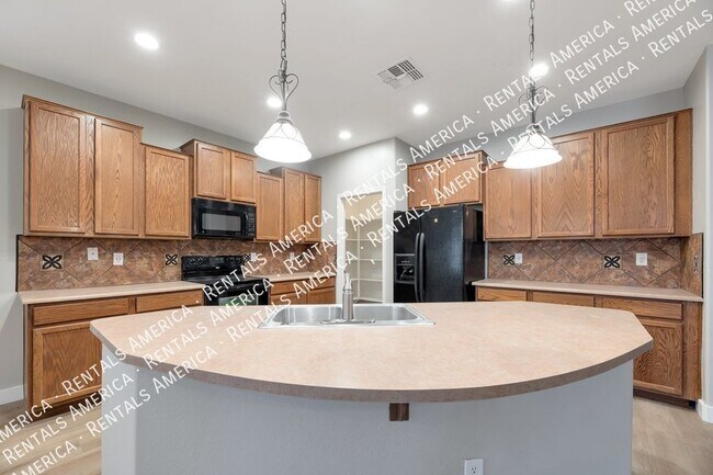 Building Photo - 43505 Wallner Dr
