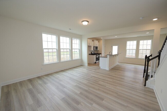 Foto del edificio - Immaculate End Unit Townhome in Research Triangle Park