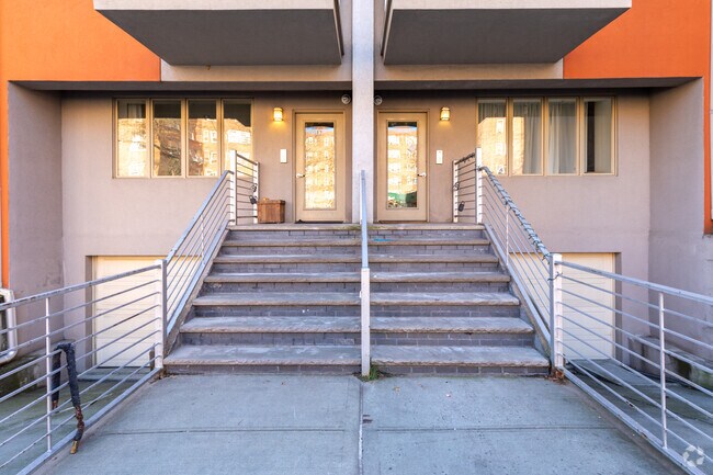 Building Photo - 82 Lorraine St
