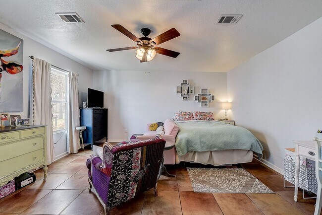 Foto del edificio - 3256 Greene Ave