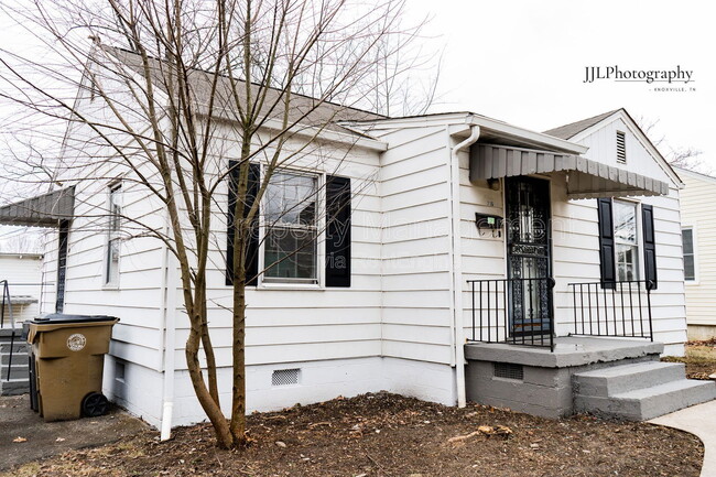 Photo - 716 E Oldham Ave House