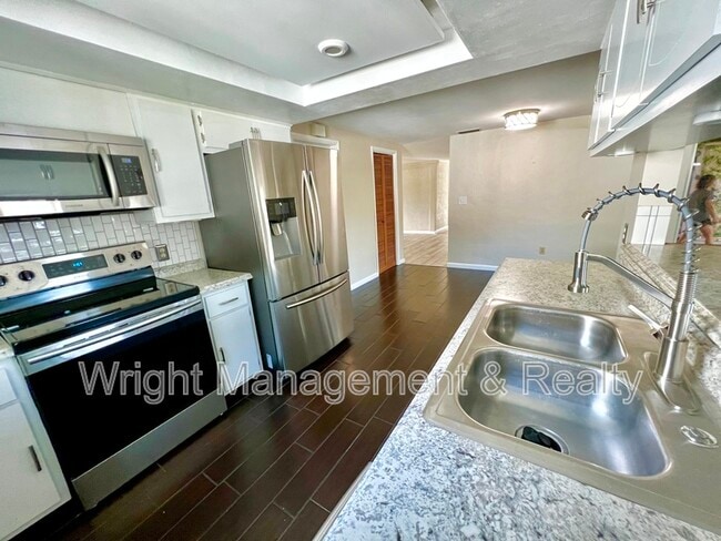Foto del edificio - 4625 Madison St