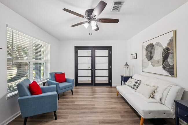 Foto del edificio - 15322 Torry Pines Rd