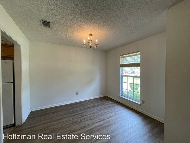 Building Photo - 3 br, 2 bath House - 2123 Walberg Drive