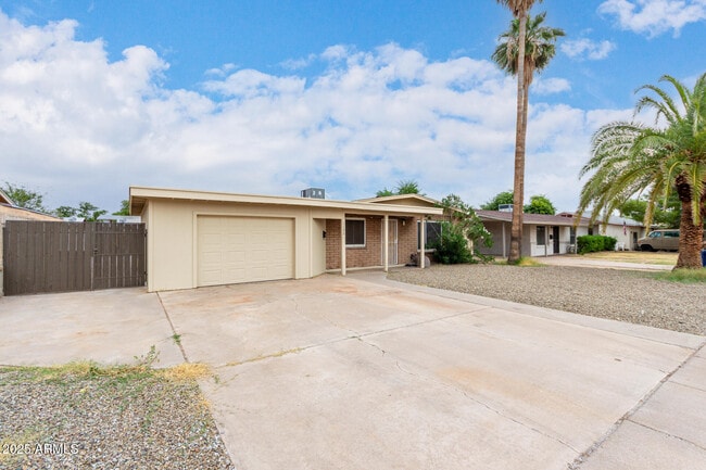 Building Photo - 1122 E Marny Rd