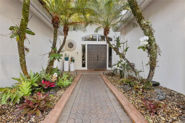 Building Photo - 3719 Oak Ridge Cir