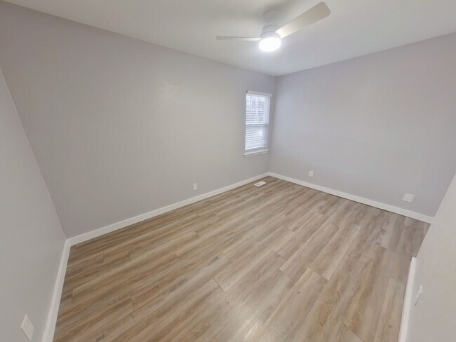 Building Photo - *4321 E Bayley St