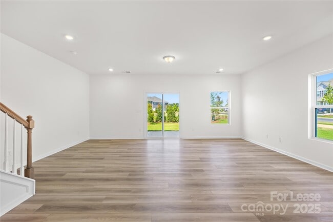 Building Photo - 744 Lock Haven Dr NW