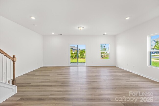 Foto del edificio - 744 Lock Haven Dr NW