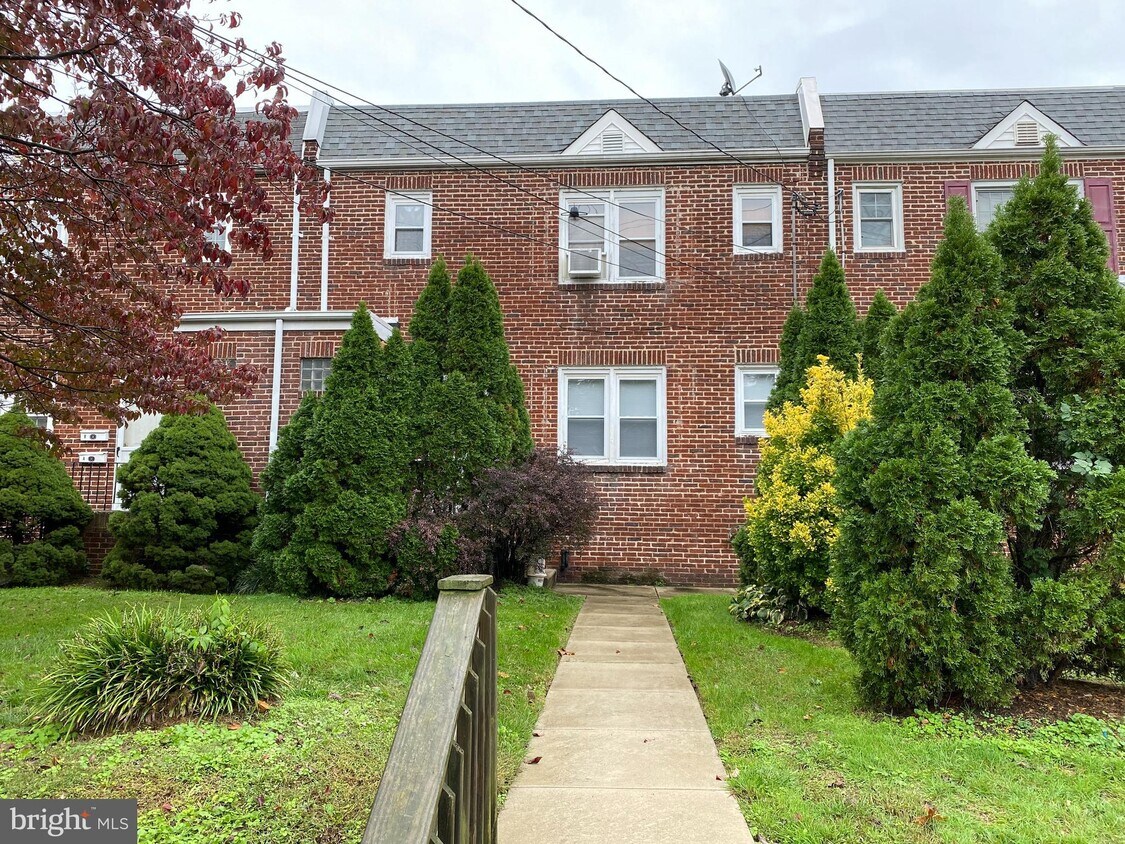 Primary Photo - 609 Broadway