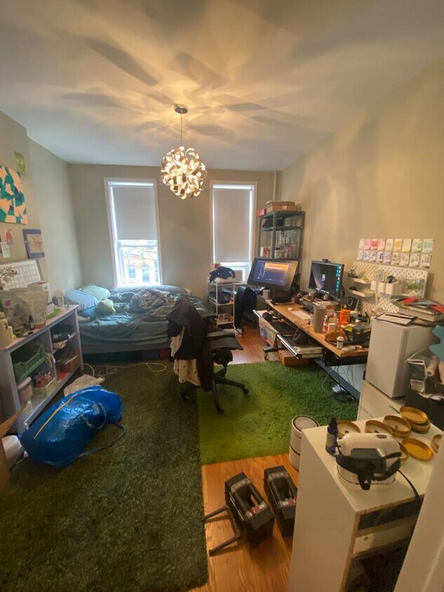 Primary Photo - 155 Bleecker St