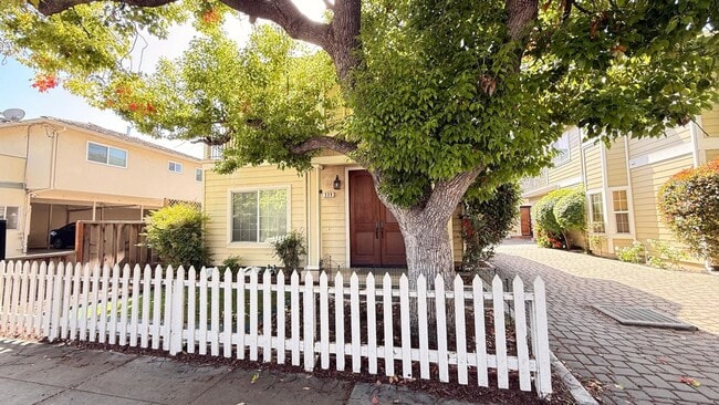 Foto del edificio - Spacious & Modern 4 Bedroom Home in Prime San Jose Location!
