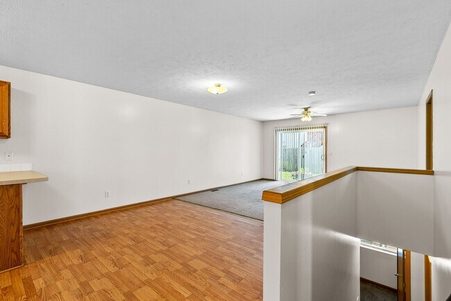 Foto del edificio - 7223-7229 Silverthorn