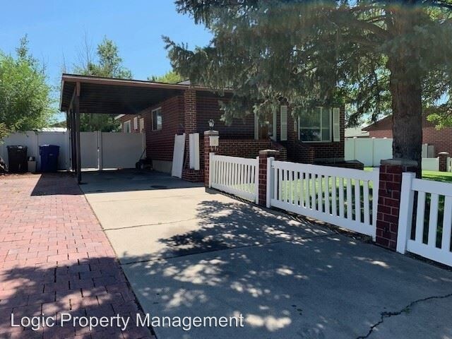 Building Photo - 934 E Sego Lily Dr