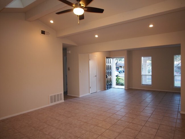 Building Photo - 7101 Twisted Oaks Dr