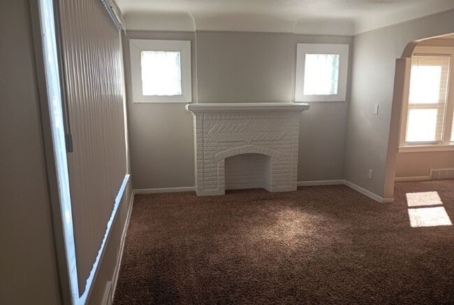 Building Photo - Generous 5 Bedroom Colonial Style Home