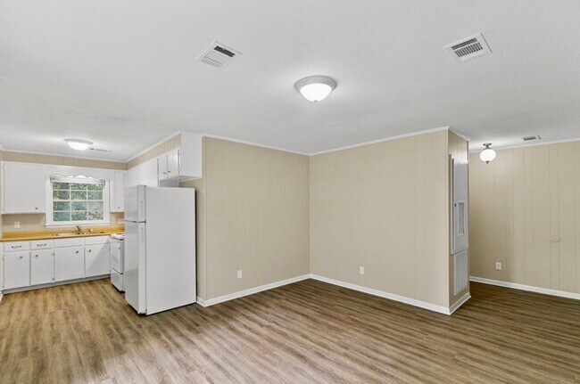 Building Photo - 509 Lagrand Dr