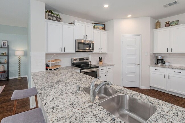 Building Photo - Highly desirable newer community in Royse City! Great Price! Beautiful brick & stone elevation wi...