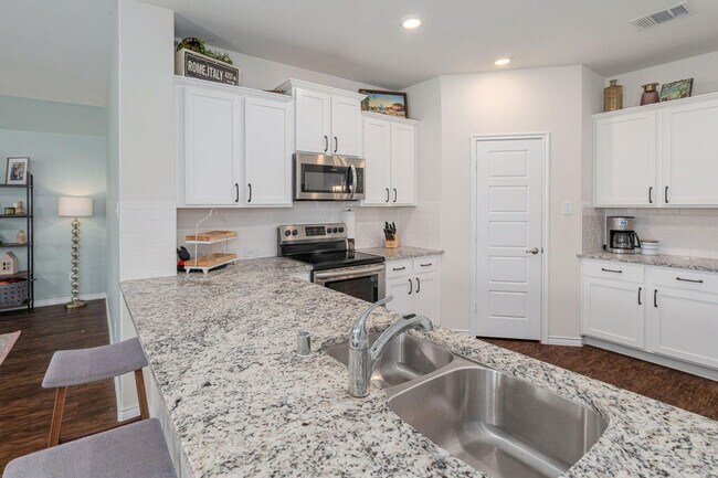 Foto del edificio - Highly desirable newer community in Royse City! Great Price! Beautiful brick & stone elevation wi...