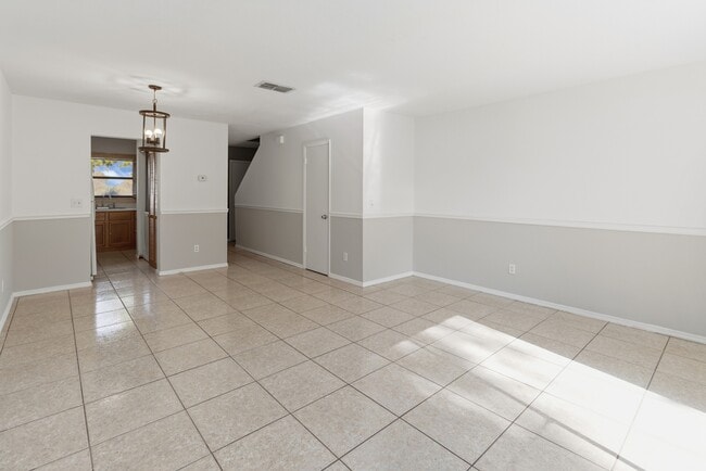 Building Photo - 204 Eden Ln