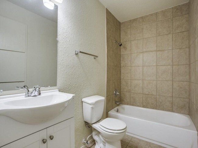 Foto del edificio - 601 Bishop Dr