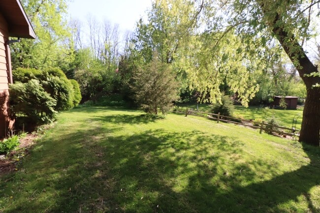 Building Photo - Stunning 4 Bedroom Home with Pond Access