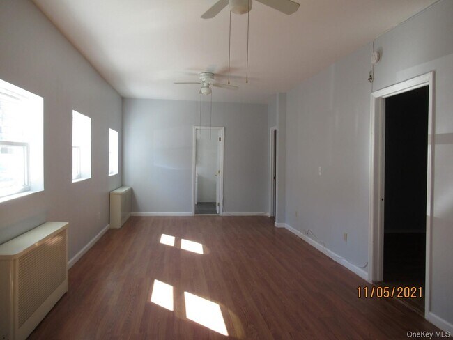 Foto del edificio - 60-91 54th St