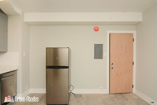 Foto del edificio - 515 W Belmont Ave