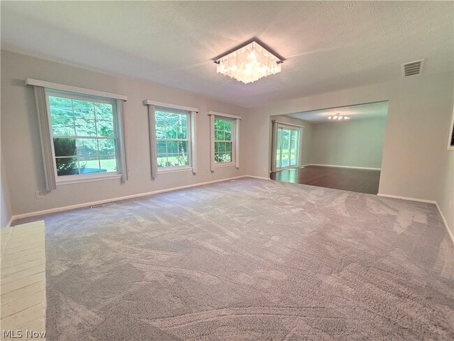 Building Photo - 6960 Carriage Hill Dr