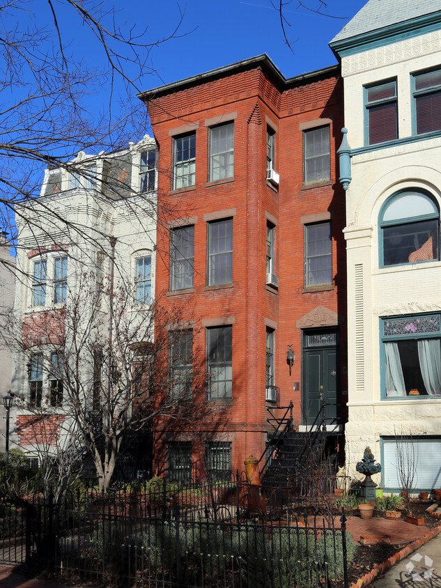 Building Photo - Capitol Hill