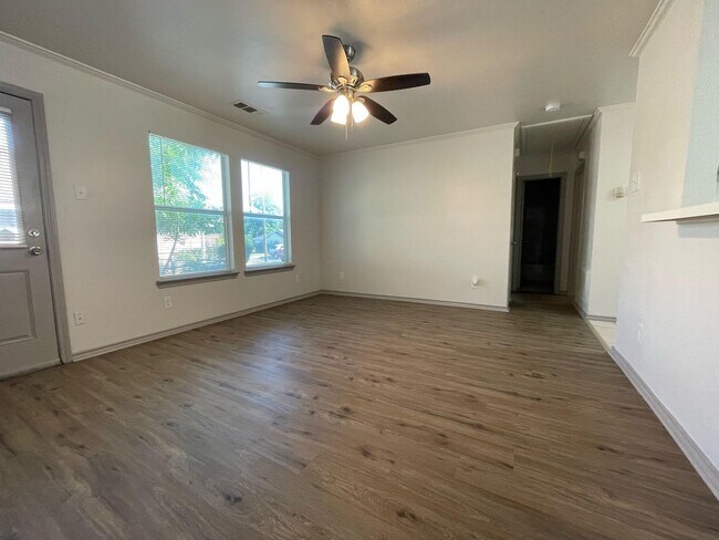 Foto del edificio - 4102 Opal Ave