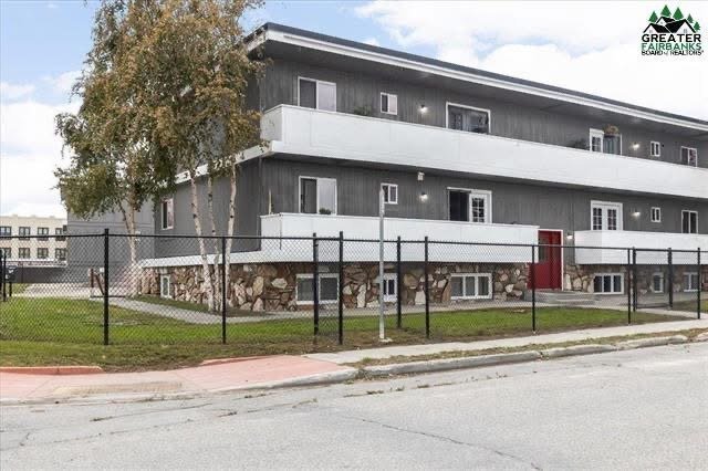 Building Photo - 632 11th Ave