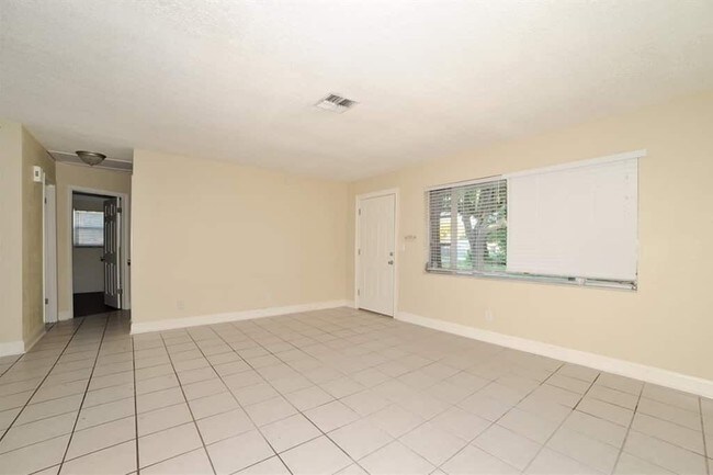 Foto del edificio - 1800 Montana Ave NE